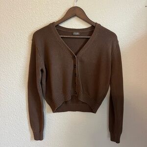Brown cropped sweater barley worn, medium weight